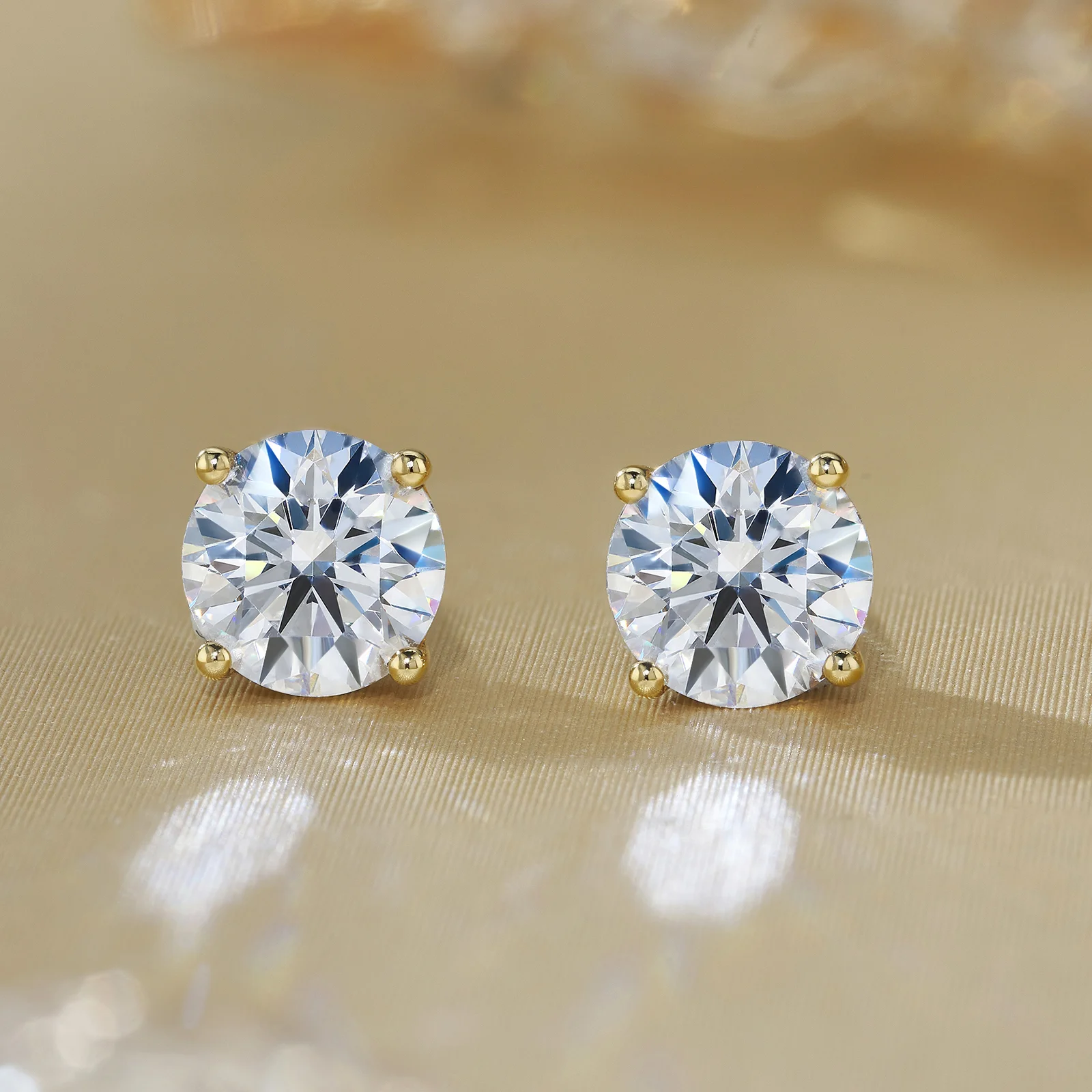 18k_gold_round_cut_labgrown_diamond_earrings