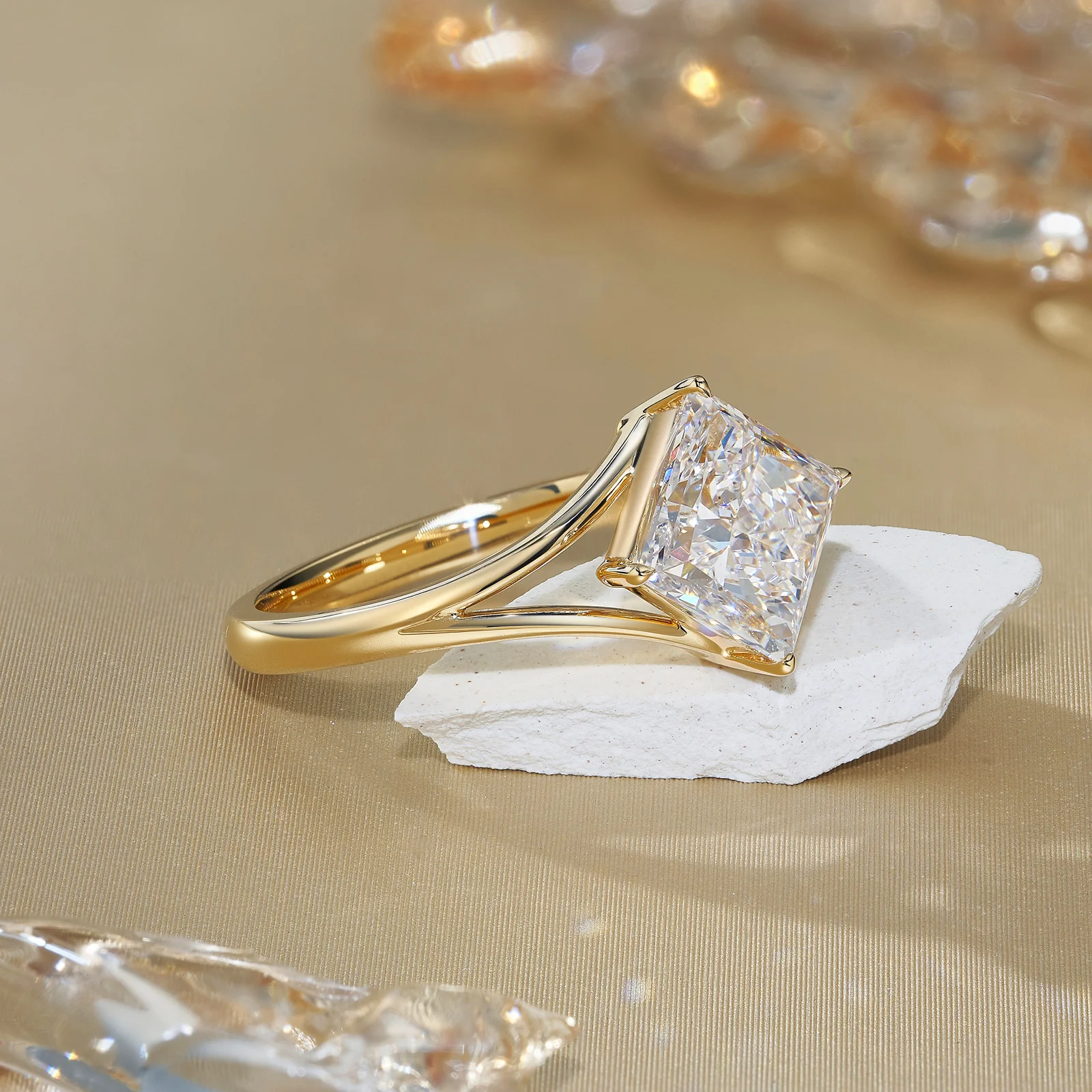 18k_gold_square_cut_labgrown_gemstone_ring